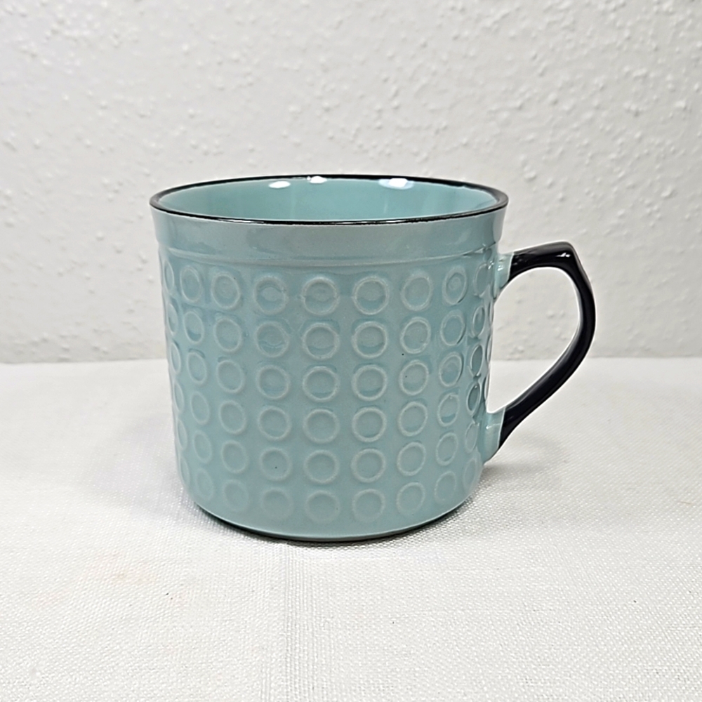Boston Wearhouse Aqua Circle Textured Mug.